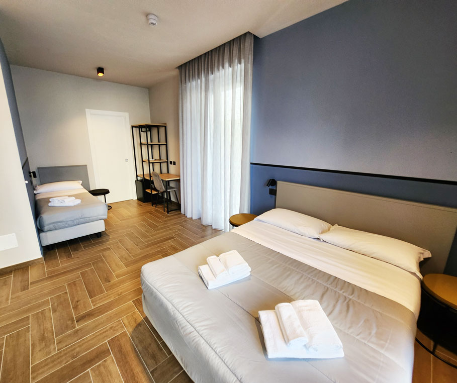 Camere Tripla Hotel Miramare di Rimini con Box Doccia